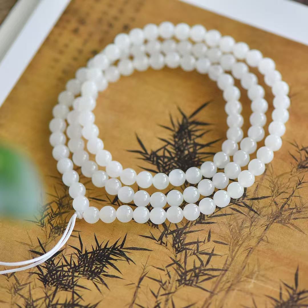 An Exquisite Hotan White Jade Bracelet: An Exquisite Hotan White Jade Bracelet,Size:0.2inx0.2in 和田白玉手链