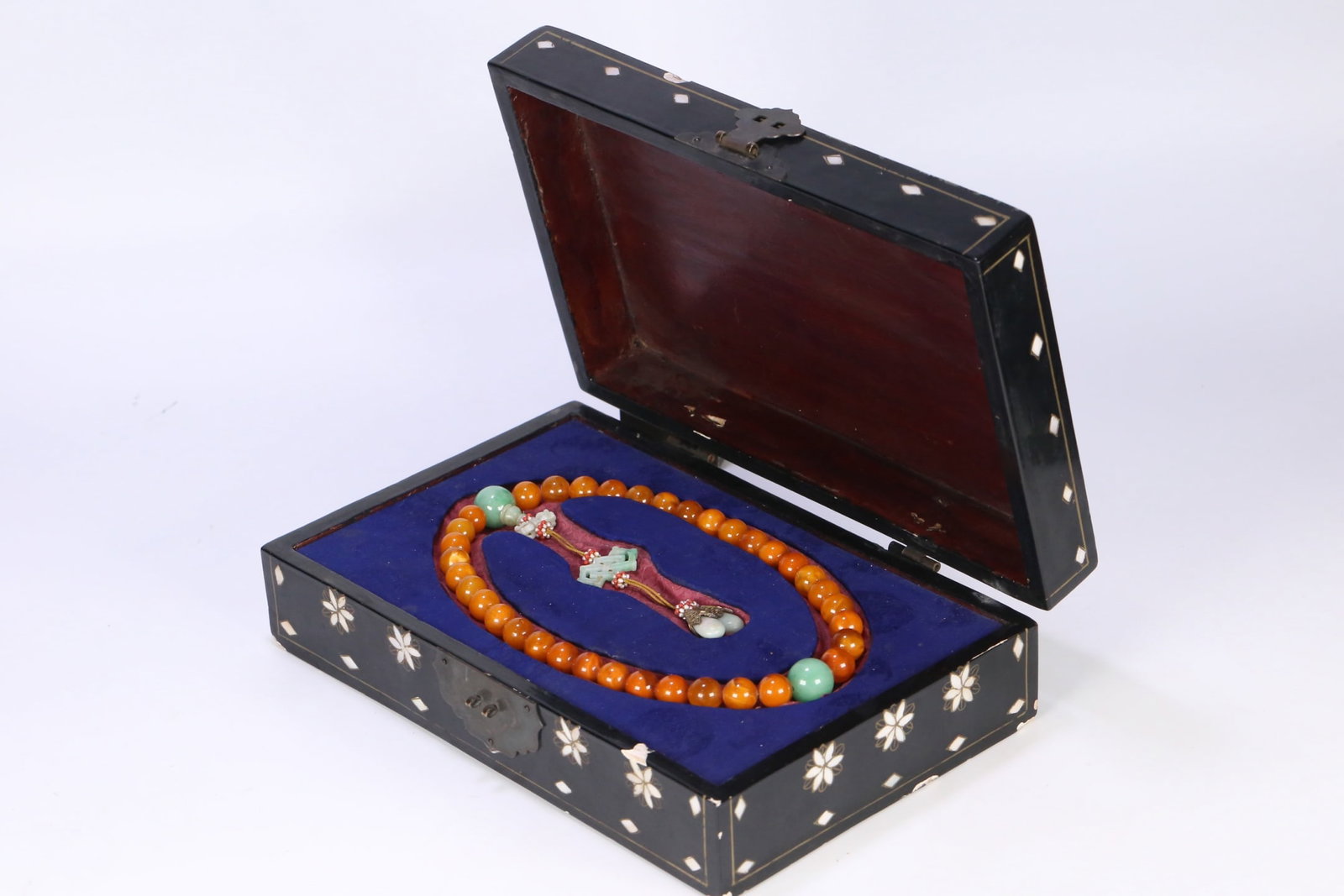 An Exquisite Beeswax Bracelets: An Exquisite Beeswax Bracelets,Qing Dynasty,China,Size:0.5in,Weight:86g蜜蜡手串,中国清代,Size:1.3cm,Weight:86g