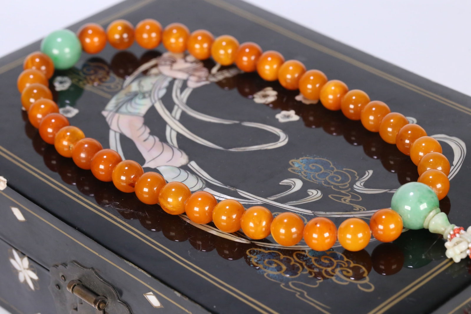 An Exquisite Beeswax Bracelets - 3