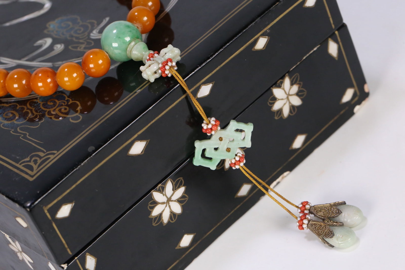 An Exquisite Beeswax Bracelets - 4