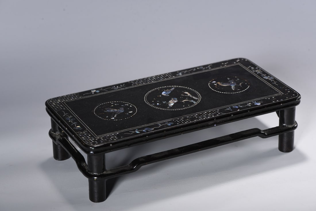 An Exquisite Wooden Lacquerware Inlaid Mother-of-pearl-inlay Flower and Bird Pattern Long Table (1 of 9)