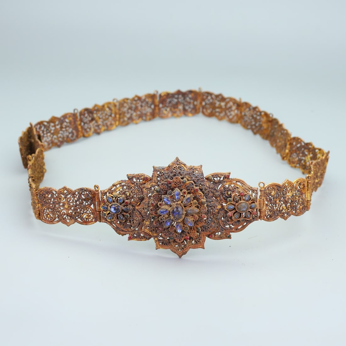 A Huge Filigree and Gilding Inlaid Gems Hollow Belt: A Huge Filigree and Gilding Inlaid Gems Hollow Belt,Qing Dynasty,China,Size:42.1inx3.5in,Weight:315g花丝鎏金镶宝石镂空腰带，