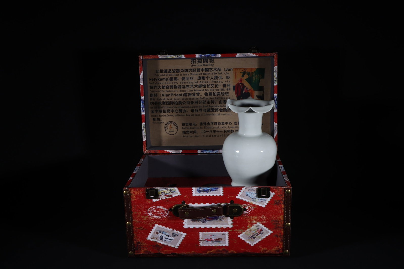 An Exquisite White Glazed Vase - 2