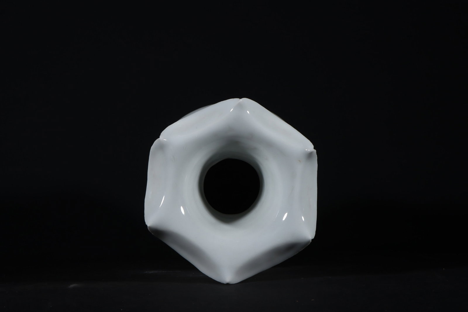 An Exquisite White Glazed Vase - 8