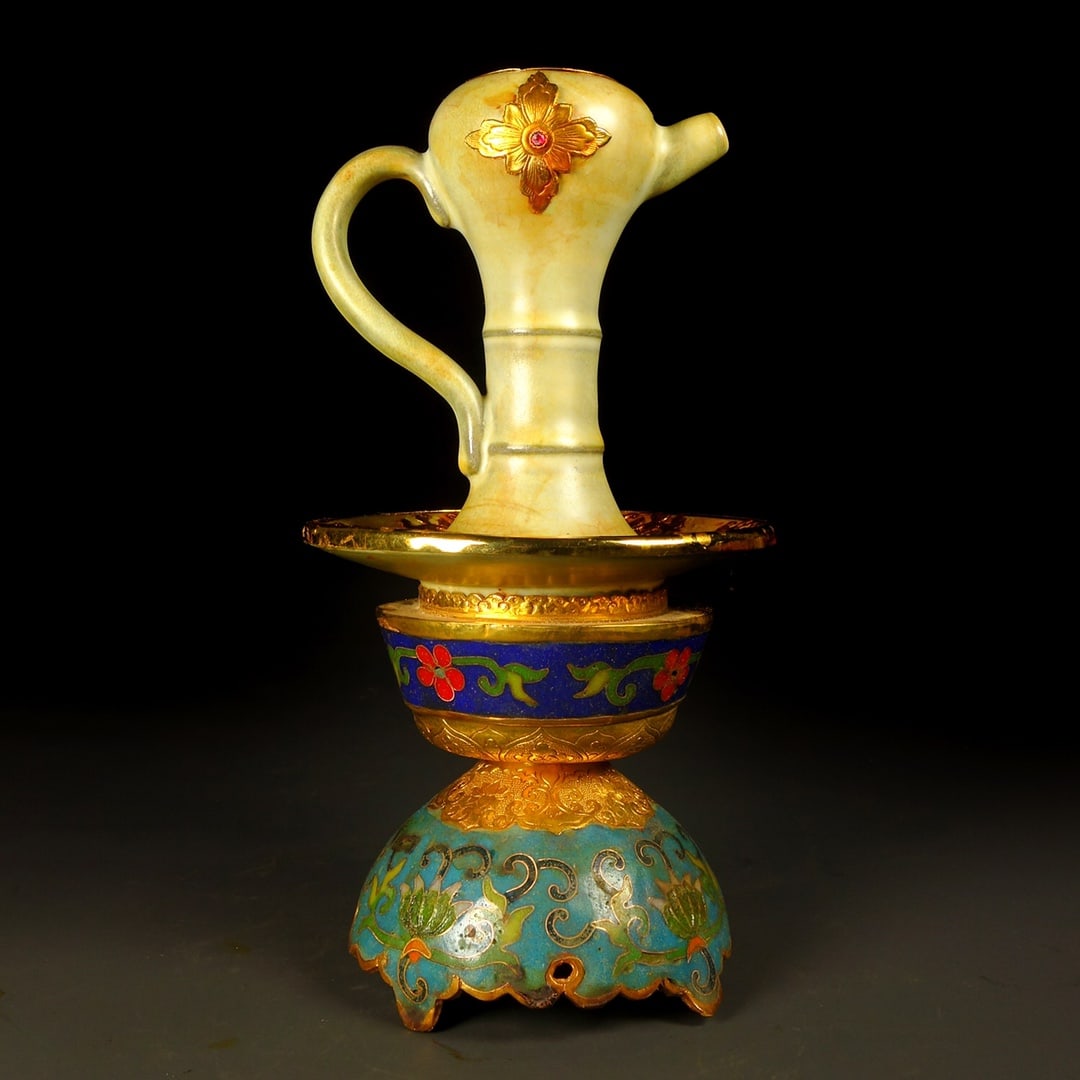 An Exquisite Cloisonne Inlaid White Glazed Cover with Gold Lotus Pattern Ewer,Inlaid Gems: An Exquisite Cloisonne Inlaid White Glazed Cover with Gold Lotus Pattern Ewer,Inlaid Gems,Qing Dynasty,China,Size:9.1inx4.7in,Weight:792g景泰蓝镶白釉包金