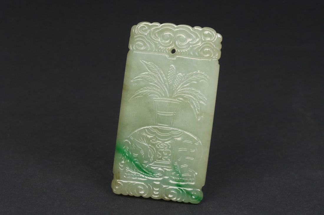 An Exquisite Jadeite Elephant Pattern Pendant - 2