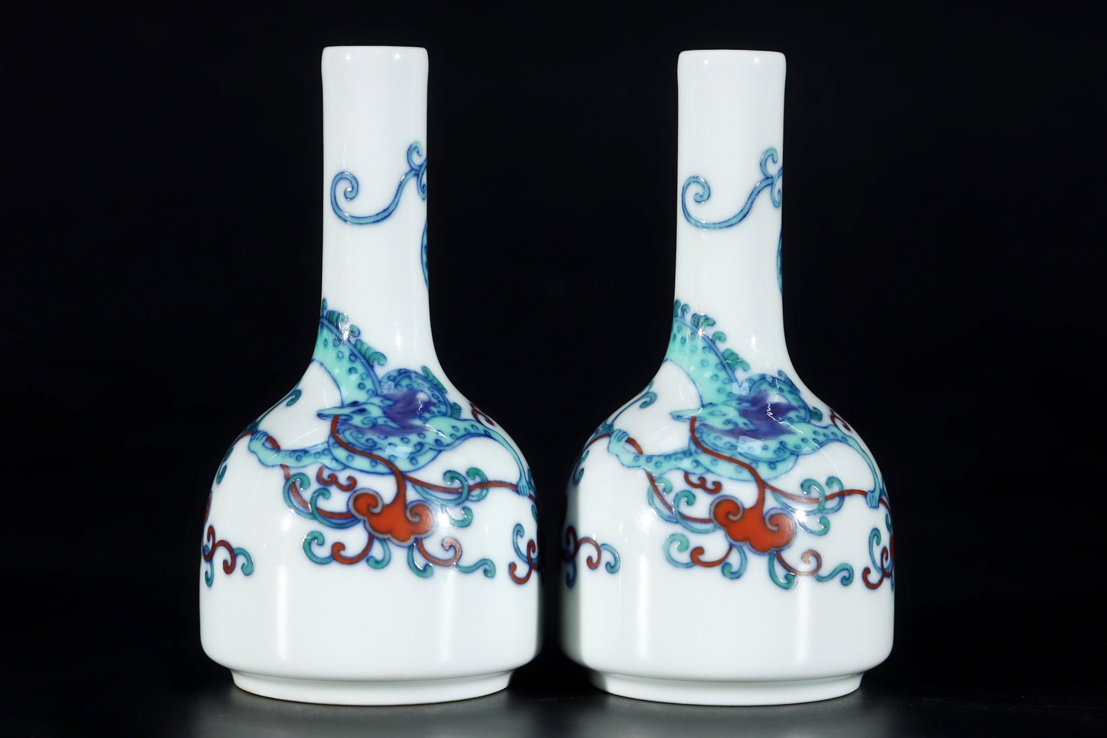 A Pair of Exquisite Doucai Dragon Pattern Vases: A Pair of Exquisite Doucai Dragon Pattern Vases,Qing Dynasty, China,Yongzheng Six-character Mark,Size:4.3inx2.4in一对斗彩龙纹瓶,中国清ߣ
