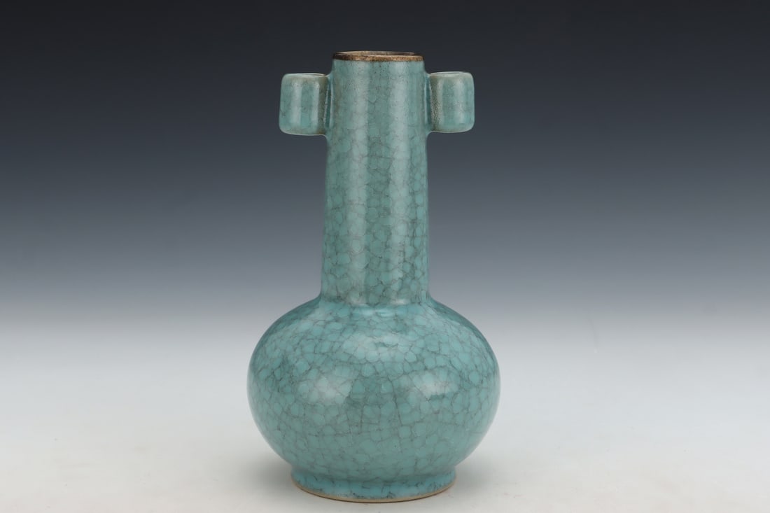 An Exquisite Ru yao Sky Blue Glazed Cover with Gold Double-Ears Vase: An Exquisite Ru yao Sky Blue Glazed Cover with Gold Double-Ears Vase,Song Dynasty, China,Royal Court Mark,Size:7inx4.1in汝窑天蓝釉金口双耳瓶