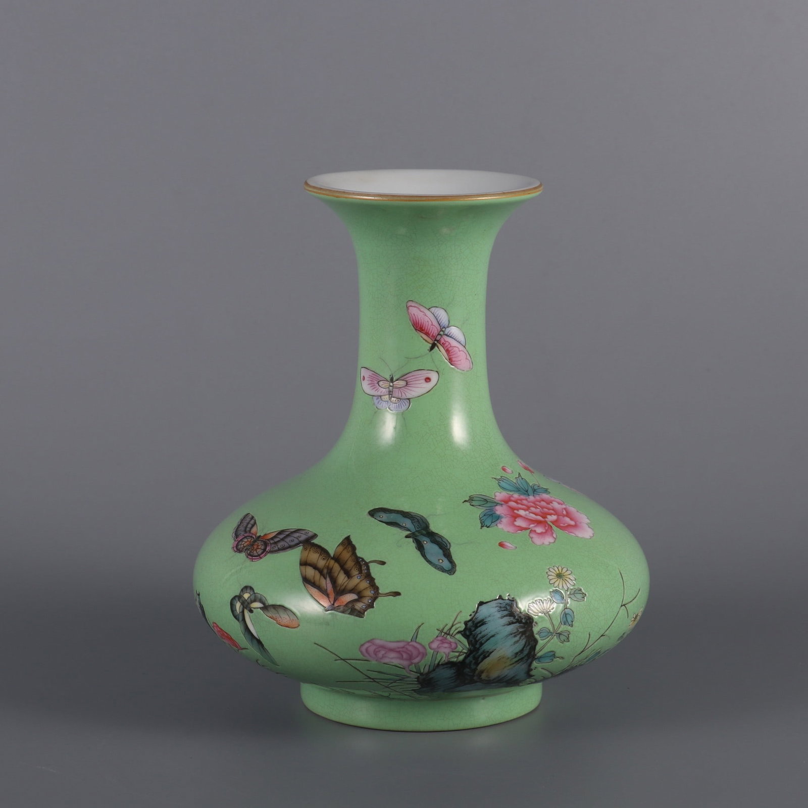 An Exquisite Green Ground Famille-Rose Painted Gold Flower and Butterfly Pattern Vase: An Exquisite Green Ground Famille-Rose Painted Gold Flower and Butterfly Pattern Vase,Qing Dynasty, China,Qianlong Six-character Mark,Size:6.7inx5.7inx2.9in绿地粉彩描%