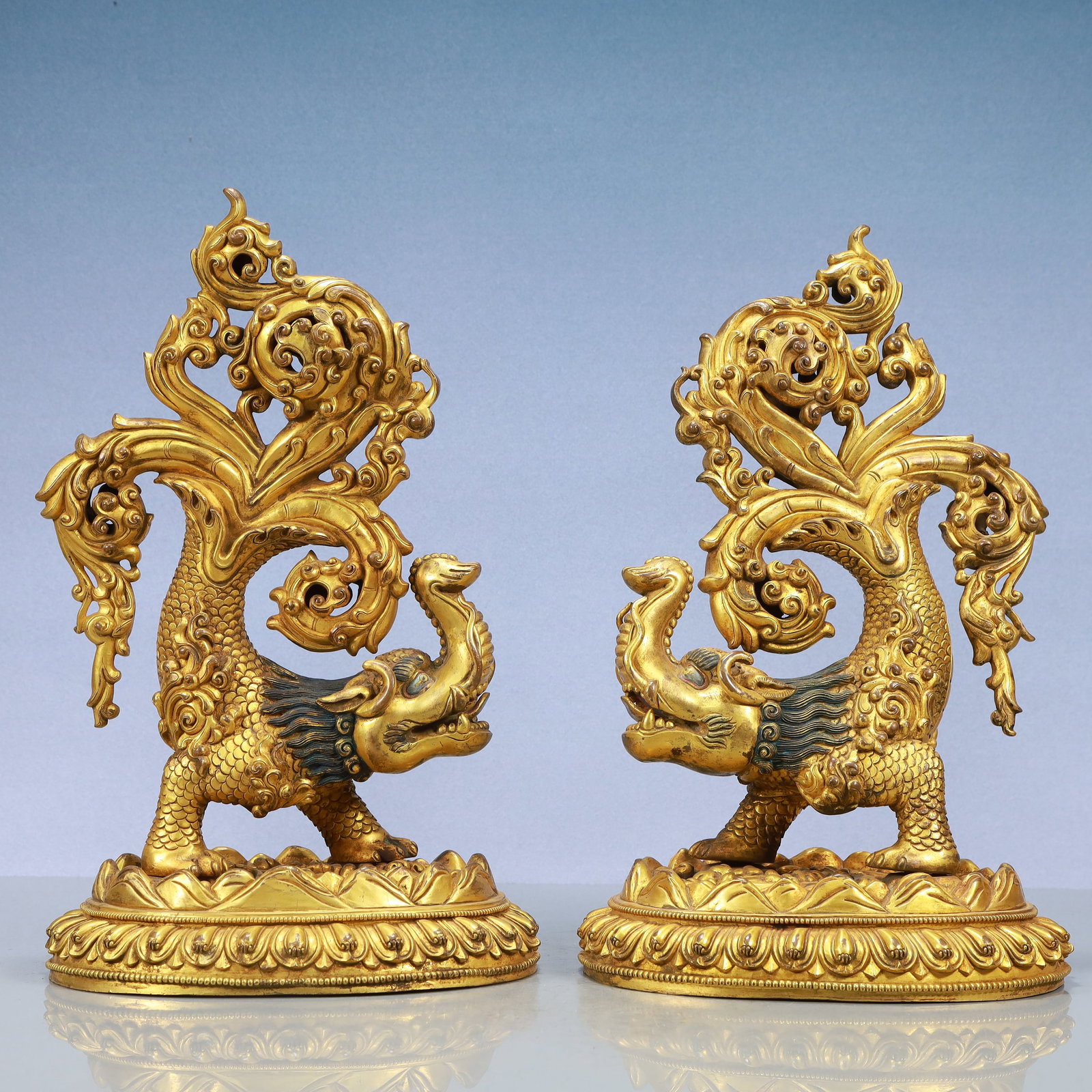A Exquisite A pair of Gilt Bronze Auspicious Beast Ornament: A Exquisite A pair of Gilt Bronze Auspicious Beast Ornament Ming Dynasty, China Size:8.7inx5.9inx15in Weight:10750g一对铜鎏金瑞兽摆件 中