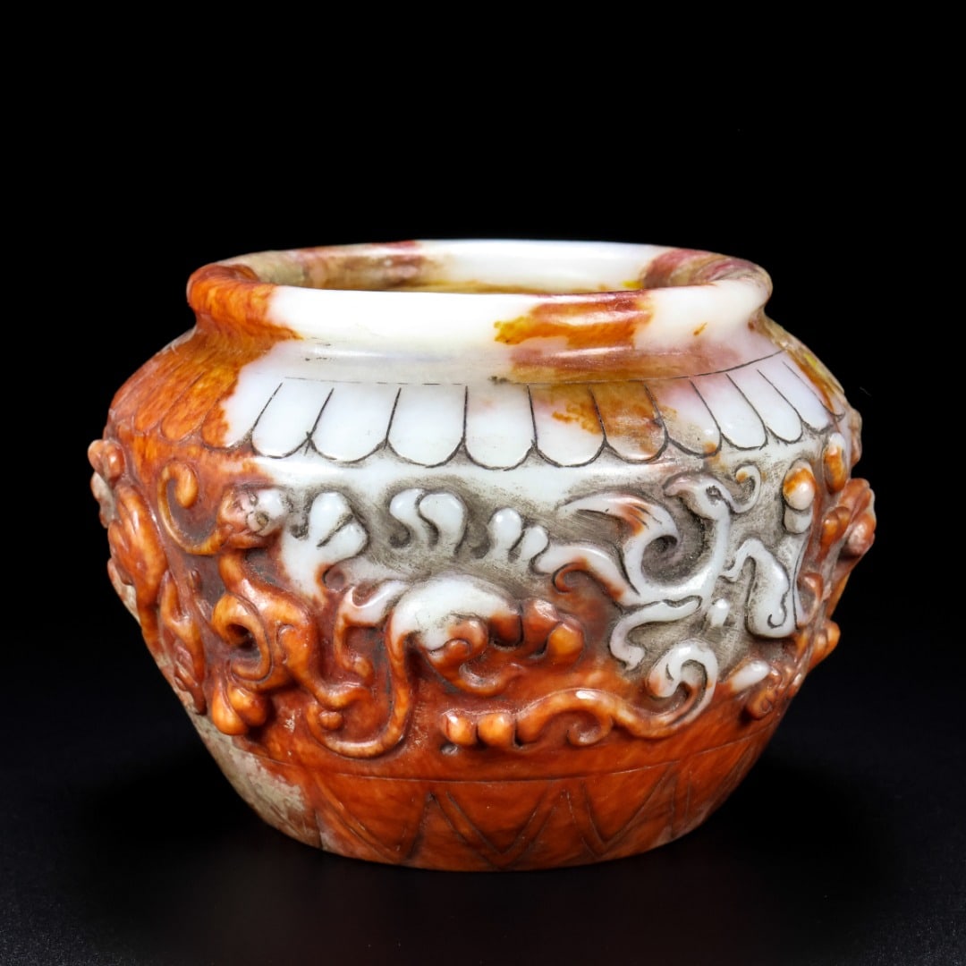 An Exquisite White Jade Dragon and Phoenix Pattern Jar: An Exquisite White Jade Dragon and Phoenix Pattern Jar,Qing Dynasty,China,Size:5.3inx4.1in,Weight:1070g白玉龙凤纹罐,中国清代,Size:13.5cmx10.