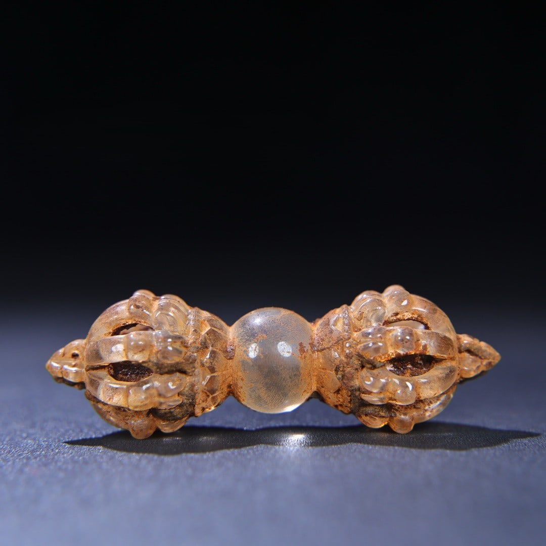 An Exquisite Crystal Vajry Pestle: An Exquisite Crystal Vajry Pestle,Qing Dynasty,China,Size:3.7inx1.2in,Weight:66g水晶金刚杵,中国清代,Size:9.3cmx3.1cm,Weight:66g