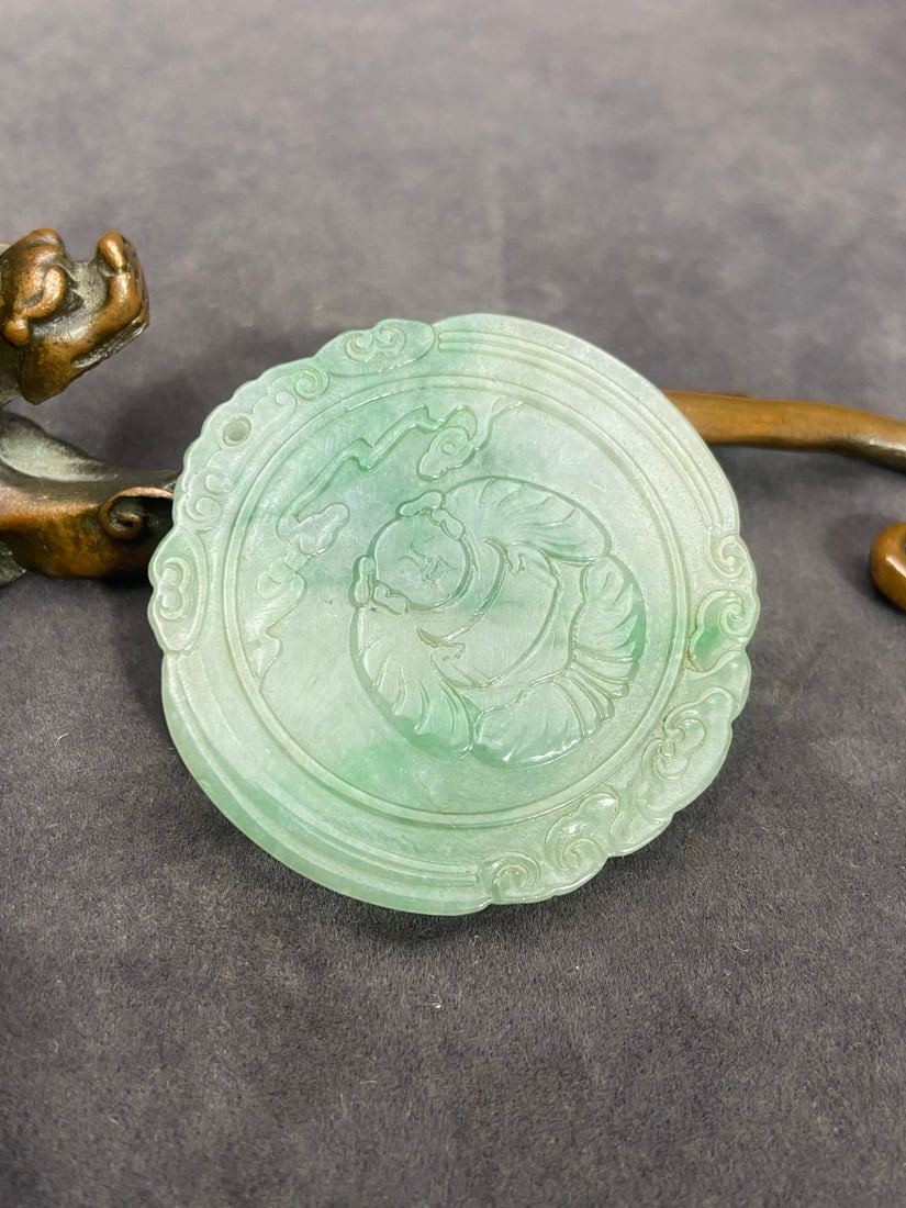 An Exquisite Jadeite Figure Pattern Pendant - 2