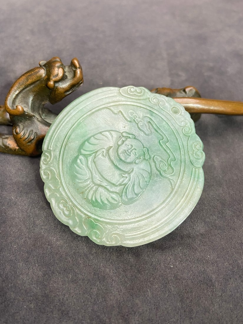 An Exquisite Jadeite Figure Pattern Pendant - 3