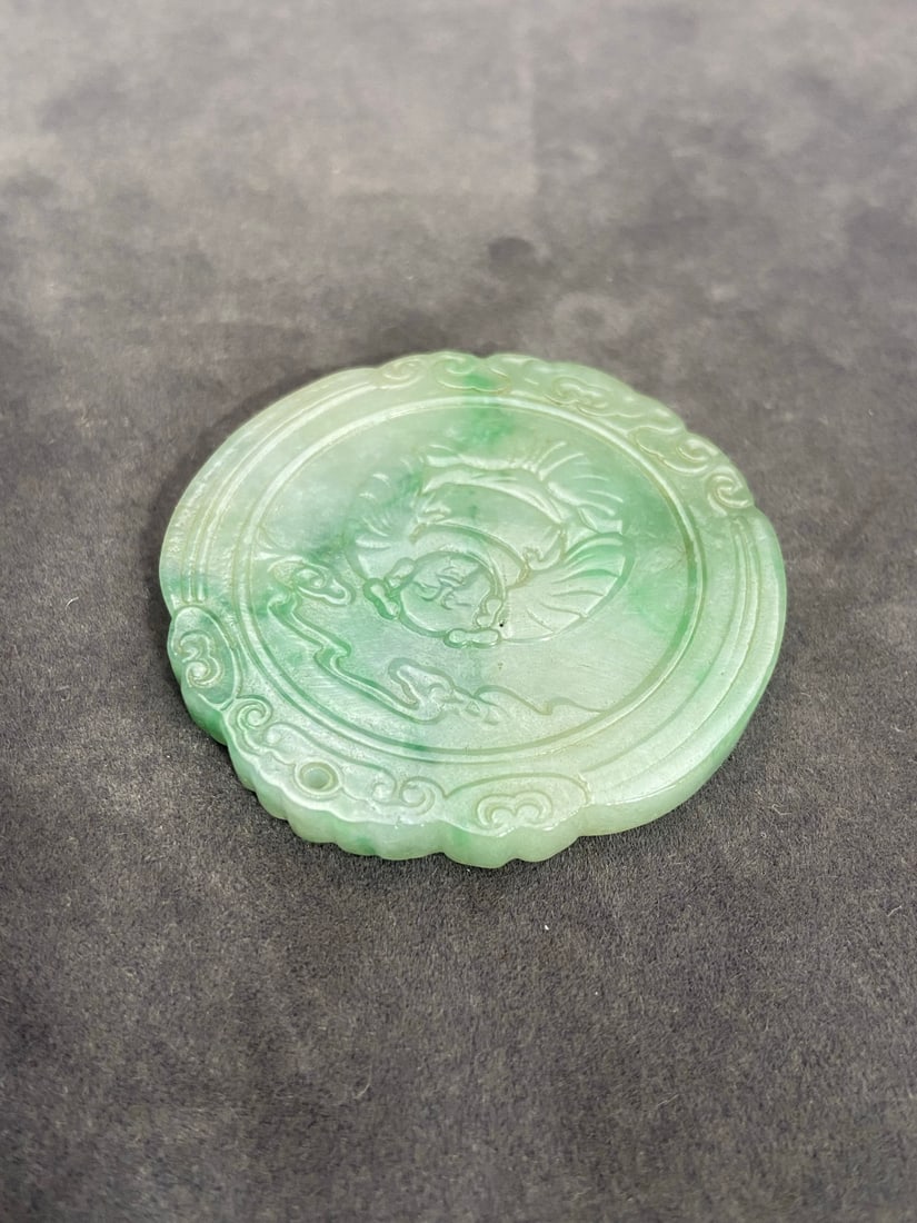 An Exquisite Jadeite Figure Pattern Pendant - 7