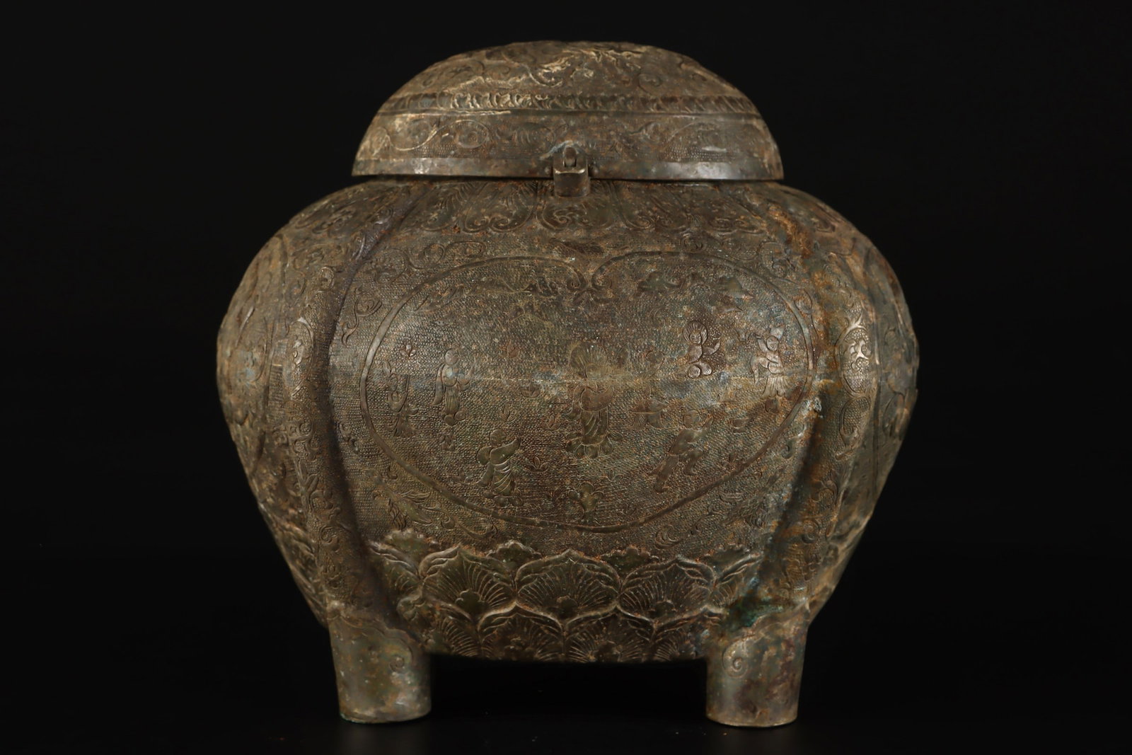 An Exquisite Silver-Gilt Bronze Figure Auspicious Beast Pattern Four Legs Jar with Cover: An Exquisite Silver-Gilt Bronze Figure Auspicious Beast Pattern Four Legs Jar with Cover,Tang Dynasty,China,Size:7.1inx6.5in,Weight:574g铜鎏银人物瑞兽纹