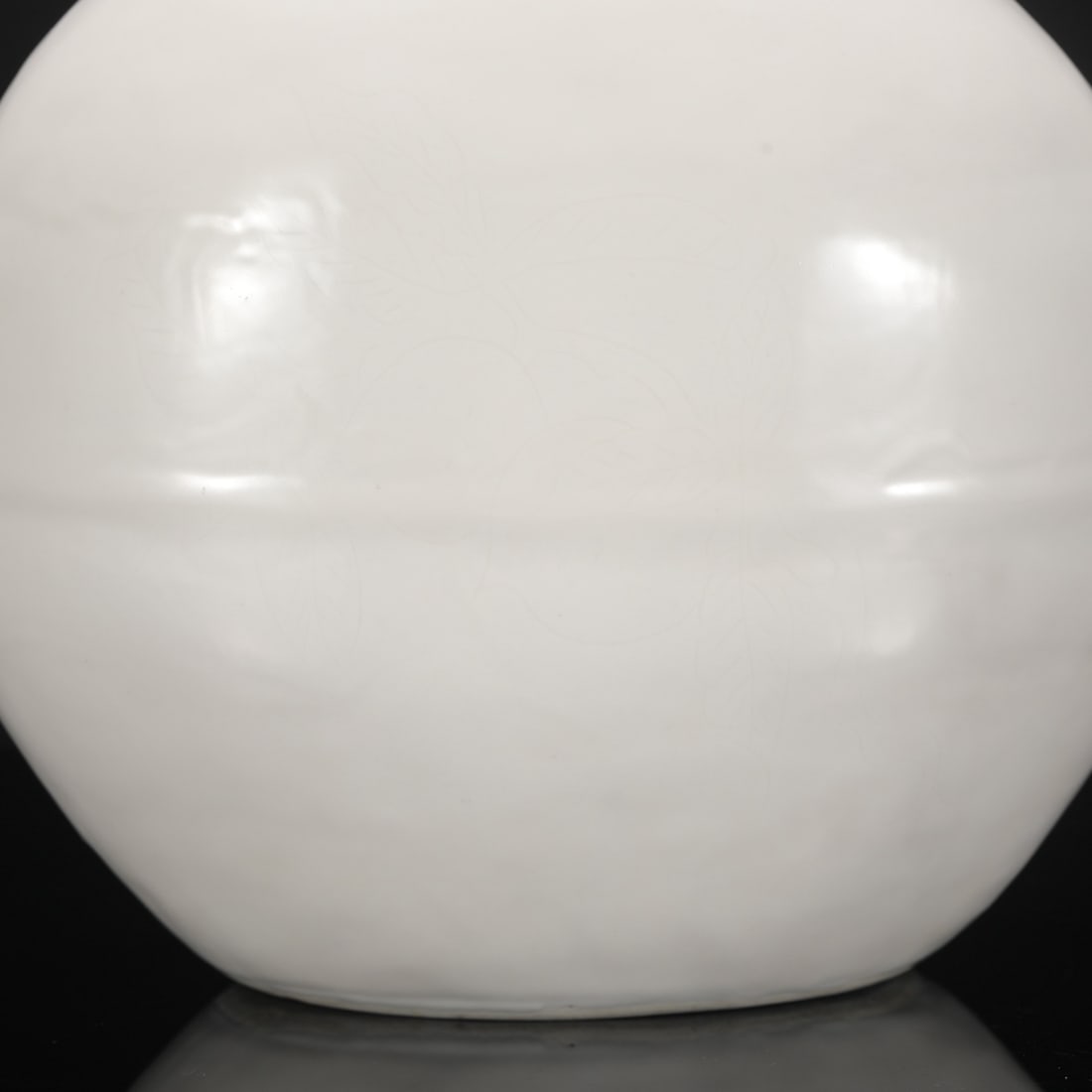 An Exquisite White Glazed Fruit Pattern Double-Ears Vase - 3