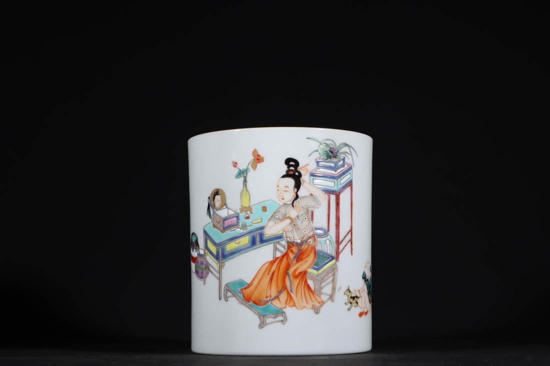 An Exquisite Famille-Rose Figure Pattern Brush Pot: An Exquisite Famille-Rose Figure Pattern Brush Pot,Qing Dynasty,China,Qianlong Six-character