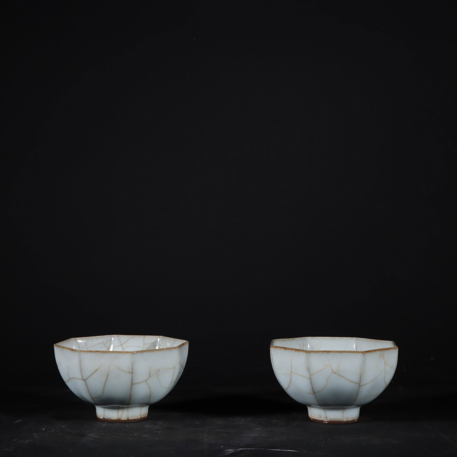 A Pair of Exquisite Guan yao Celadon Glazed Cups: A Pair of Exquisite Guan yao Celadon Glazed Cups,Song Dynasty,China,Size:2.2inx3.6in一对官窑粉青釉杯,中国宋代,Size:5.6cmx9.2cm