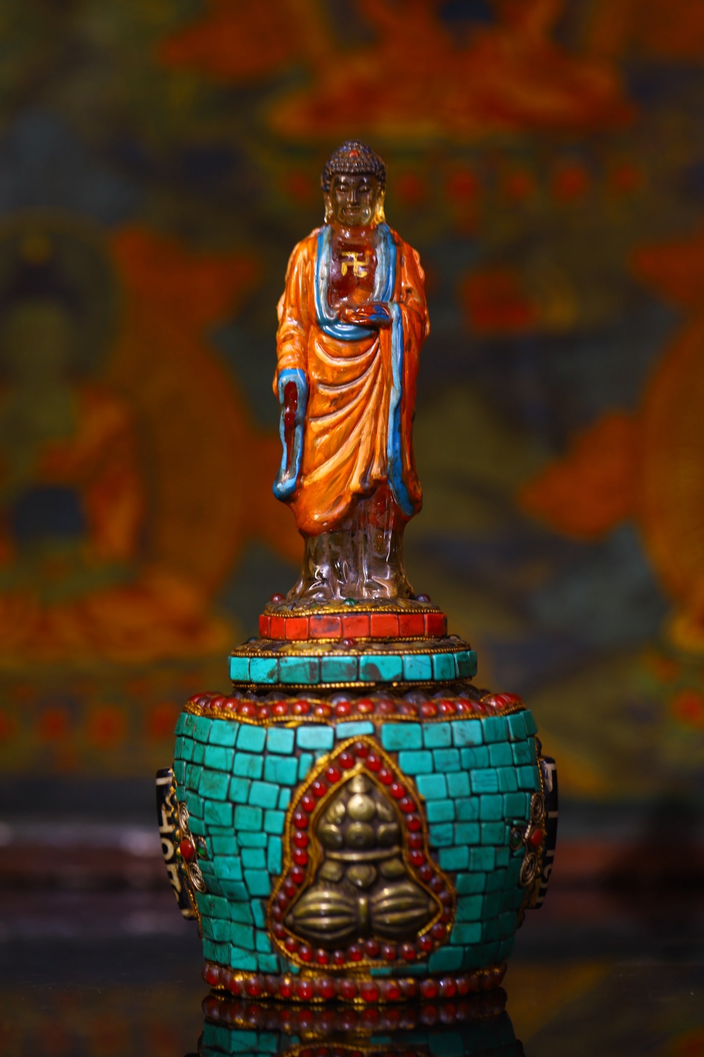 An Exquisite Crystal Inlaid Dzi Bead and Turquoise Painted Color Statue of Sakyamuni: An Exquisite Crystal Inlaid Dzi Bead and Turquoise Painted Color Statue of Sakyamuni,Qing Dynasty,China,Size:8.7inx3.9in,Weight:1080g水晶镶天珠和绿松