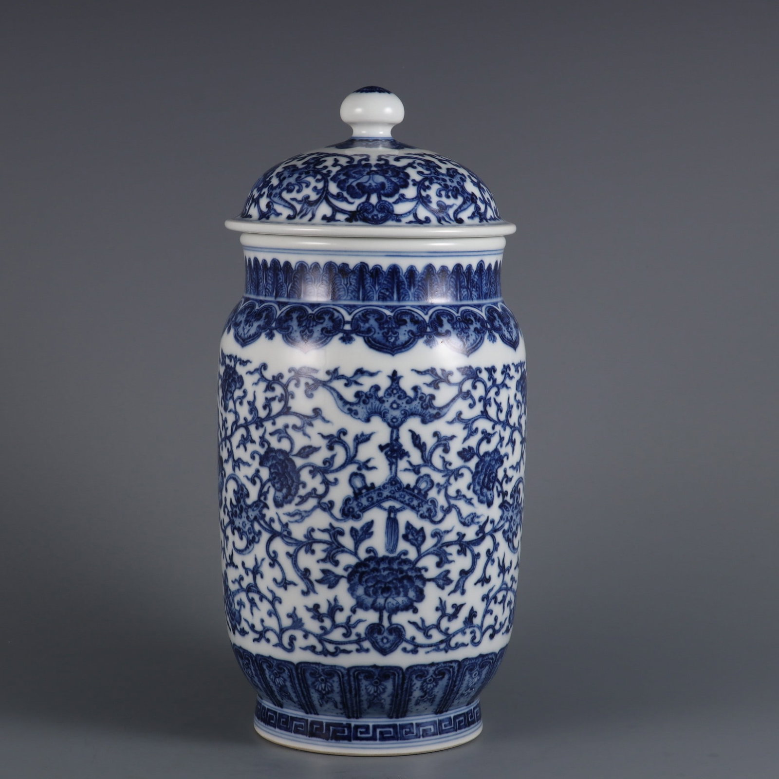 A Rare Blue and White Lotus and Bats Pattern Jar with Cover: A Rare Blue and White Lotus and Bats Pattern Jar with Cover,Qing Dynasty, China,Qianlong Six-character Mark,Size:12inx5.3in青花缠枝莲蝙蝠纹盖Ņ