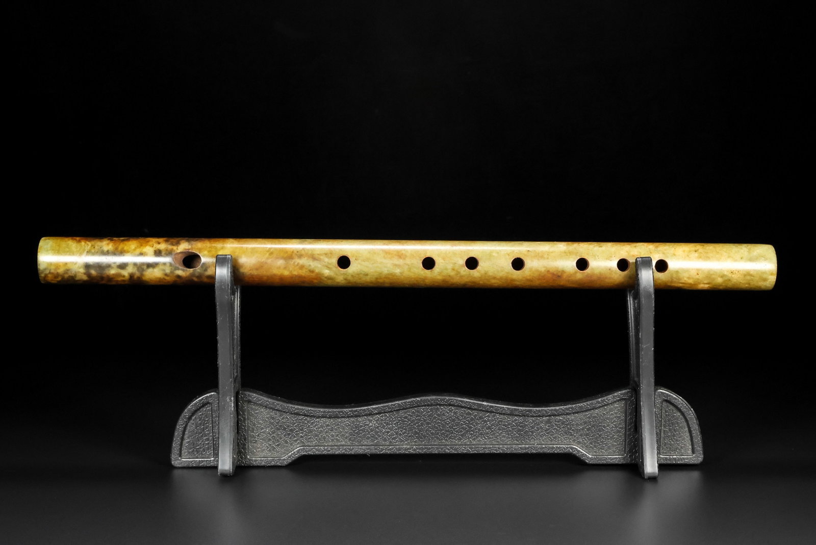 A Rare White Jade Dizi: A Rare White Jade Dizi,Qing Dynasty,China,Size:1inx14.4in,Weight:309g白玉笛子,中国清代,Size:2.5cmx36.5cm,Weight:309g