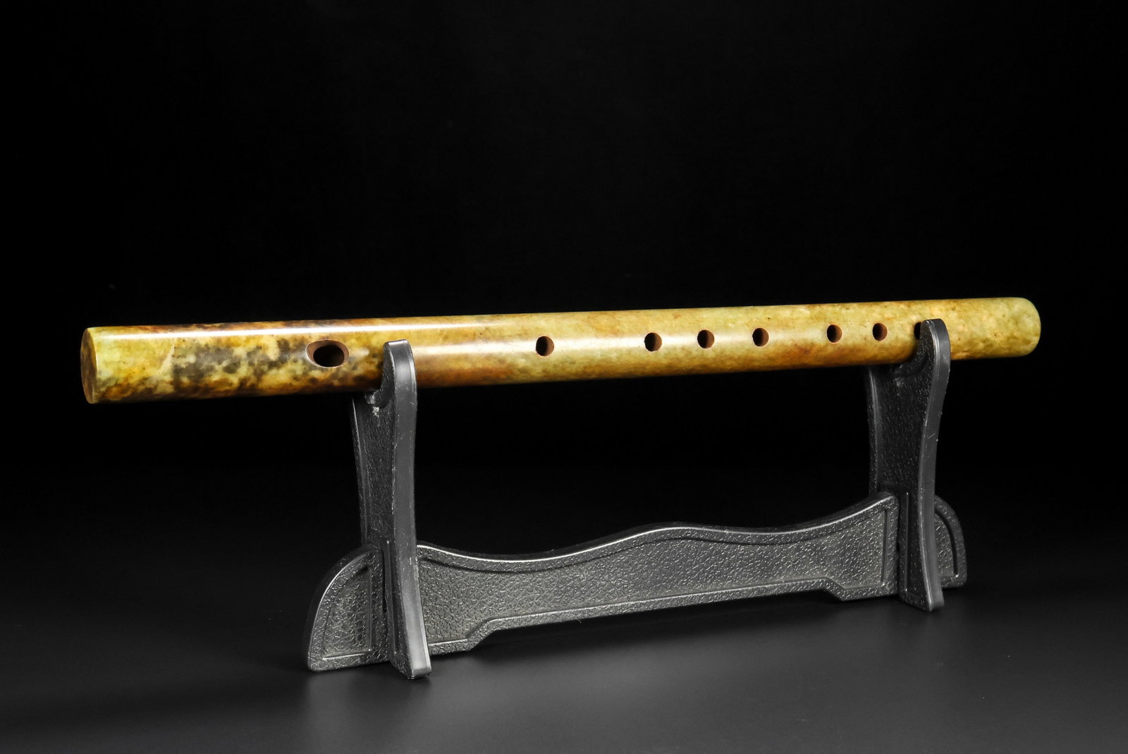 A Rare White Jade Dizi - 3