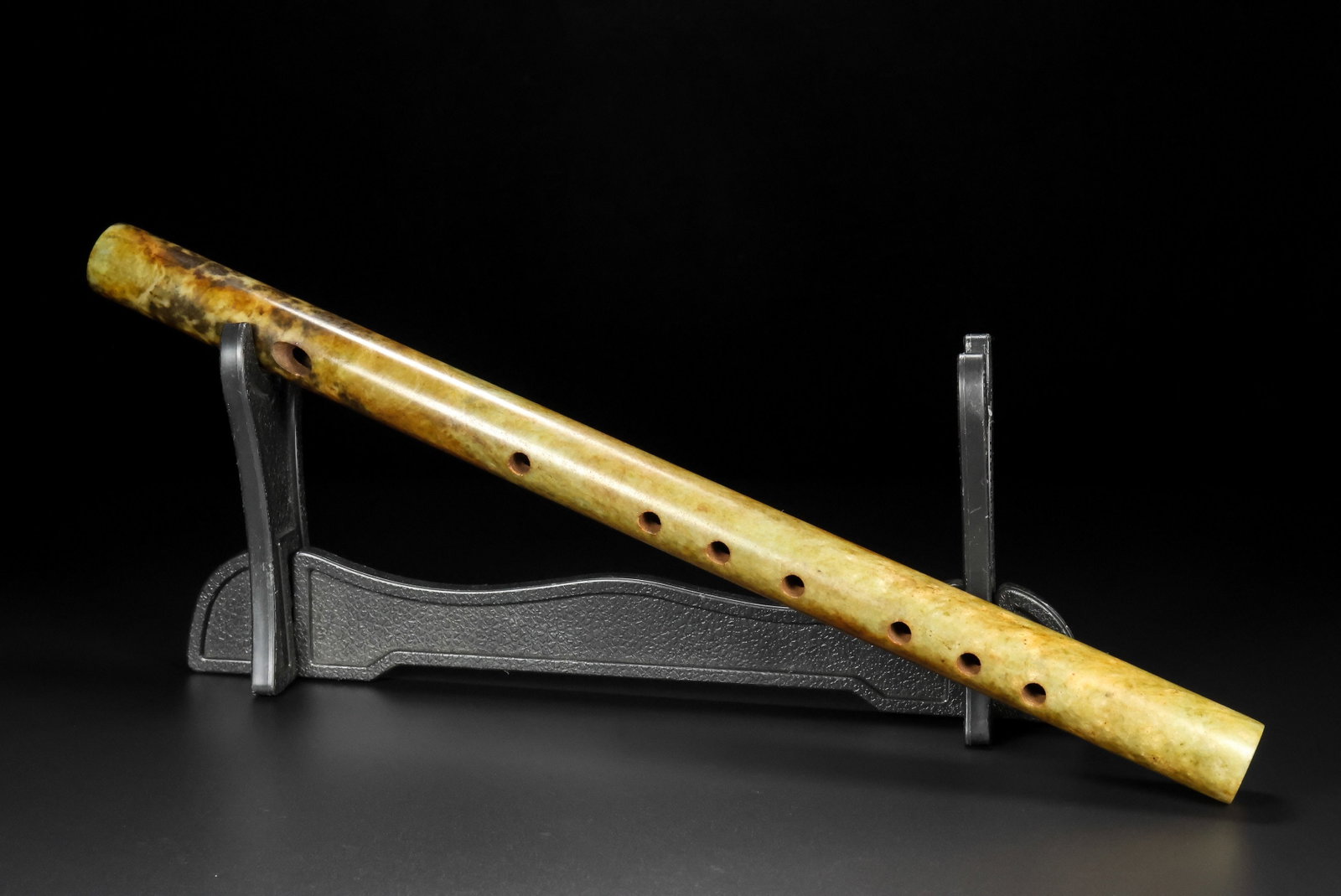 A Rare White Jade Dizi - 5