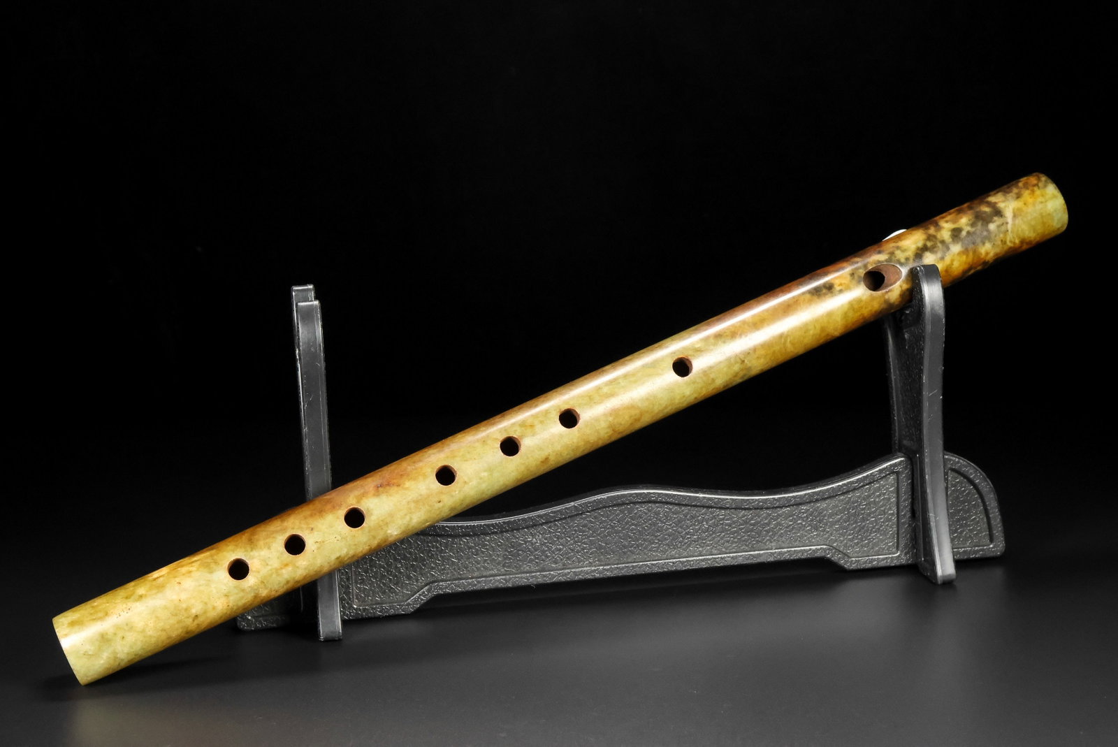 A Rare White Jade Dizi - 6