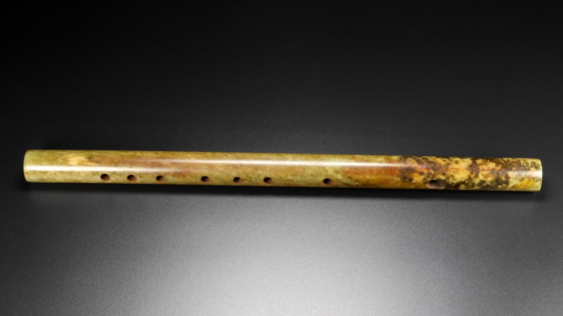 A Rare White Jade Dizi - 7