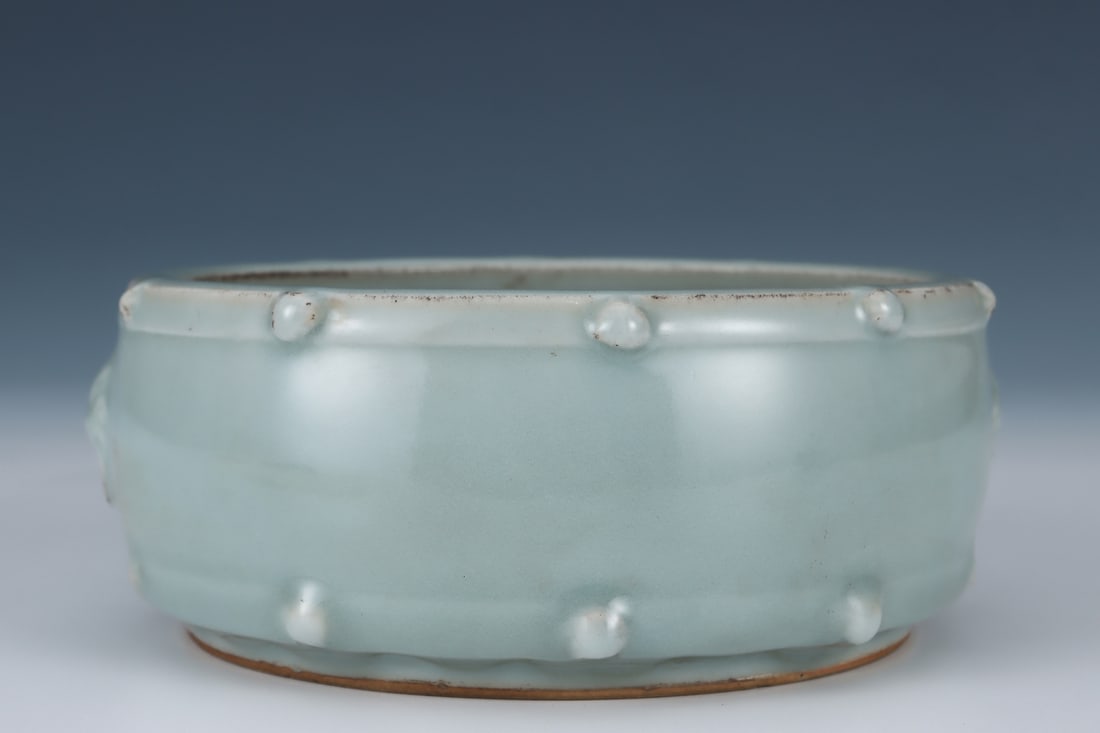 An Exquisite Longquan yao Celadon Glazed Beast-Ears Brush Washer: An Exquisite Longquan yao Celadon Glazed Beast-Ears Brush Washer,Song Dynasty, China,Size:2.7inx6.7in??龙泉窑粉青釉兽耳笔洗,中国