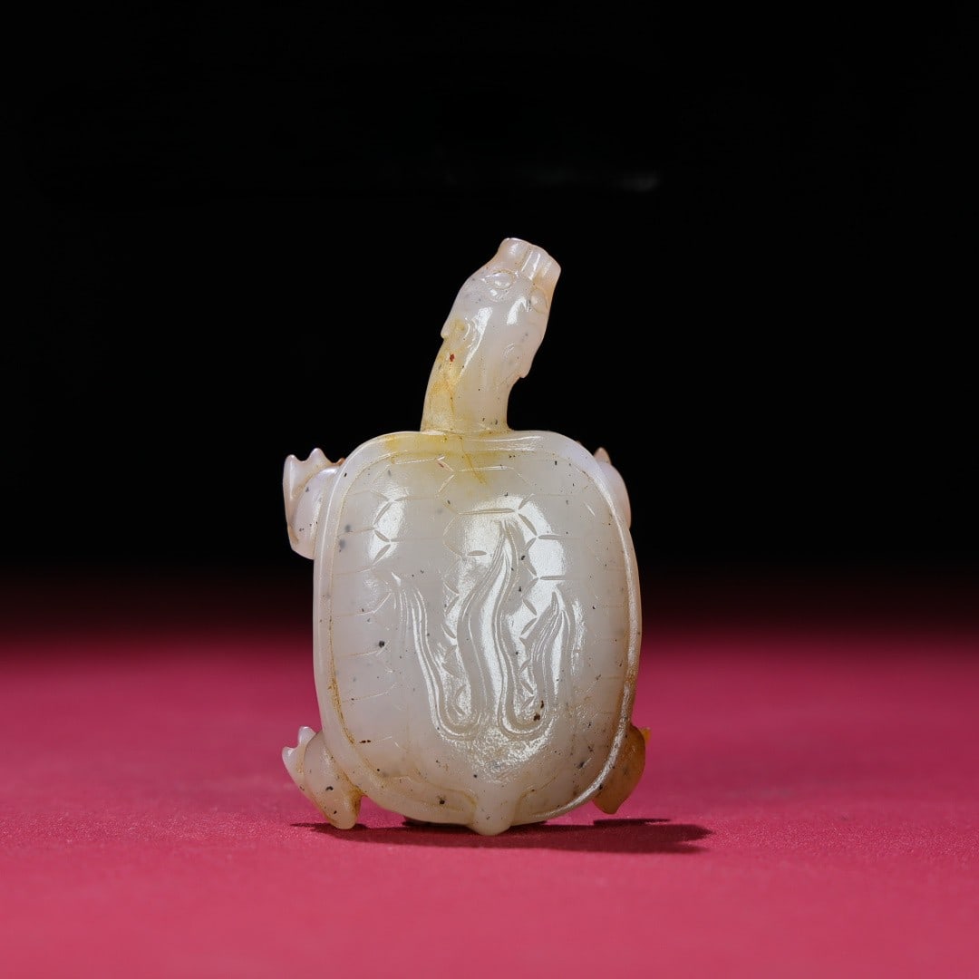 An Exquisite White Jade Turtle Ornament: An Exquisite White Jade Turtle Ornament,Qing Dynasty,China,Size:3inx1.7inx0.8in,Weight:84g白玉龟摆件,中国清代,Size:7.7cmx4.4cmx2cm,Weight:84g