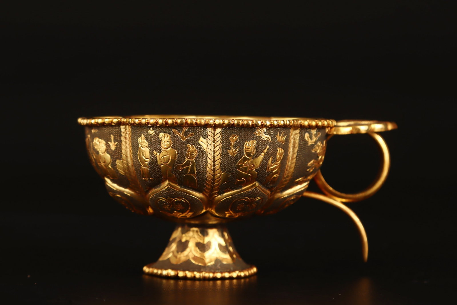 An Exquisite Gilt Bronze Figure Pattern Libation Cup (1 of 9)