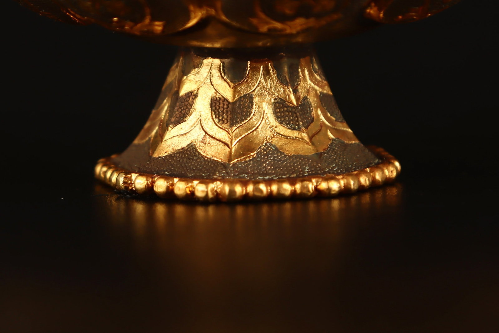 An Exquisite Gilt Bronze Figure Pattern Libation Cup - 6