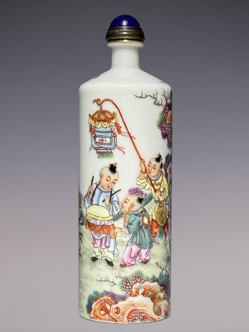 An Exquisite Famille-Rose Figure Pattern Snuff Bottle: An Exquisite Famille-Rose Figure Pattern Snuff Bottle,Qing Dynasty, China,Qianlong Six-character