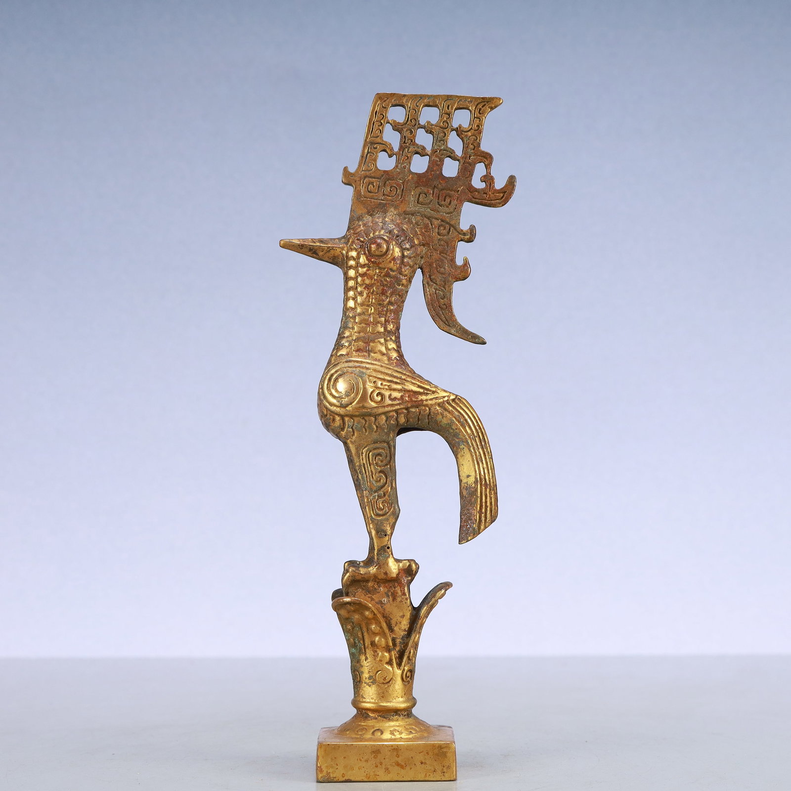 A Exquisite Gilt Bronze Bird Ornament: A Exquisite Gilt Bronze Bird Ornament Qing Dynasty, China Size:2.8inx2inx9.4in Weight:500g铜鎏金鸟摆件 中国清代 Size:7cmx5cmx24cm