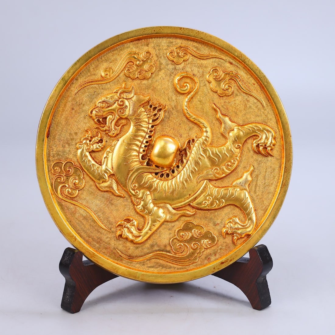 An Exquisite Gilt Bronze Dragon Pattern Mirror: An Exquisite Gilt Bronze Dragon Pattern Mirror,Qing Dynasty,China,Size:5.7in,Weight:885g铜鎏金龙纹镜，中国清代，Size:14.5cm,Weig