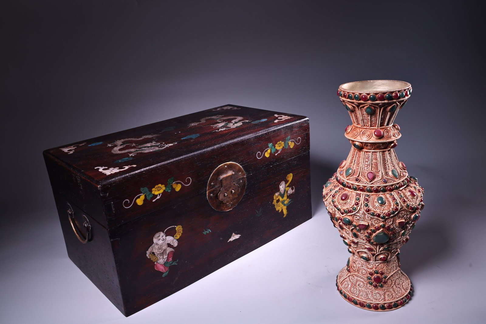 A Rare Silver Inlaid Gems Vase: A Rare Silver Inlaid Gems Vase,Qing Dynasty,China,Size:12inx5.5in,Weight:1080g银镶宝石瓶，中国清代，Size:30.5cmx14cm,Weight:1080g