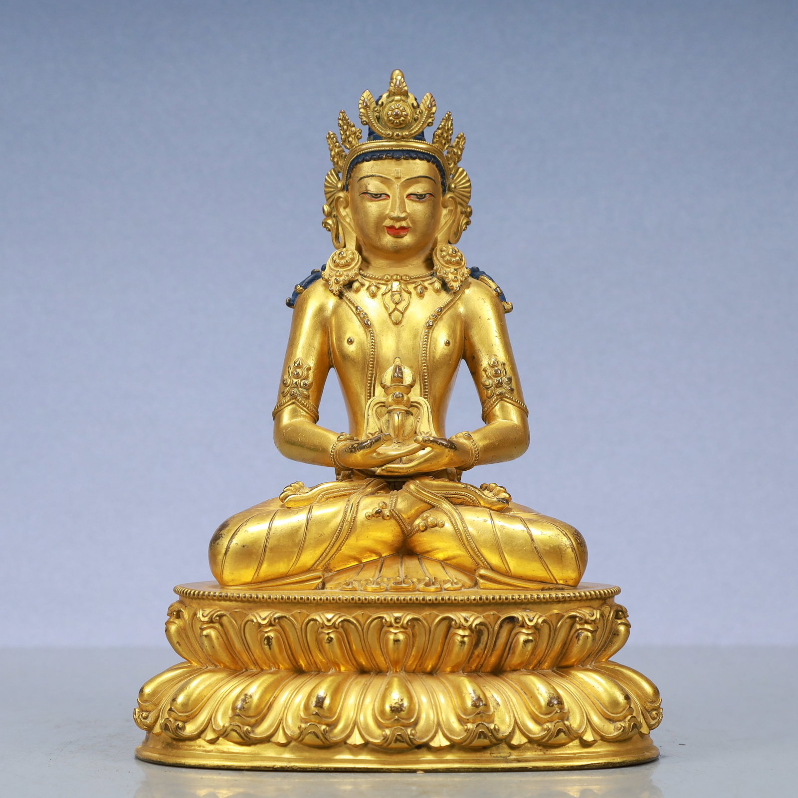 A Exquisite Gilt Bronze Statue of Amitayus: A Exquisite Gilt Bronze Statue of Amitayus Ming Dynasty, China Size:7.5inx5.3inx10in Weight:3450g铜鎏金无量寿佛 中国明代 Size:19cmx13.