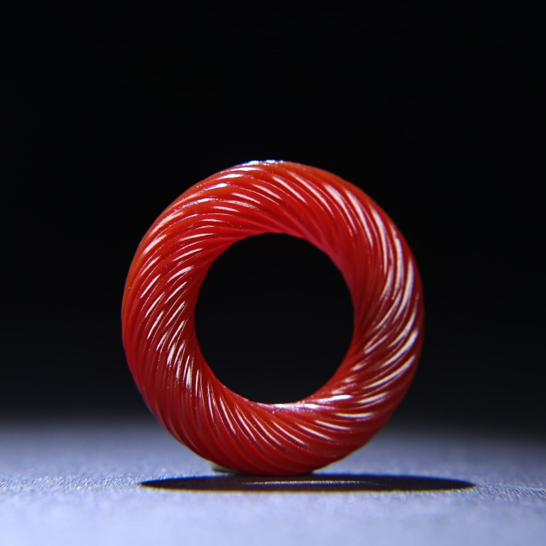 An Exquisite Agate Pendant: An Exquisite Agate Pendant,Qing Dynasty,China,Size:2inx0.5in,Weight:31g玛瑙挂件,中国清代,Size:5cmx1.2cm,Weight:31g