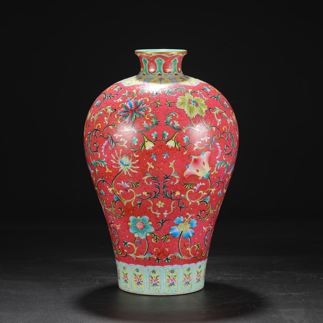 A Rare Famille-Rose Ruby Red-Ground Painted Gold Flower Pattern Vase: A Rare Famille-Rose Ruby Red-Ground Painted Gold Flower Pattern Vase,Qing Dynasty, China,Qianlong Six-character Mark,Size:15inx3.1inx8.9in粉彩胭脂红地描ດ