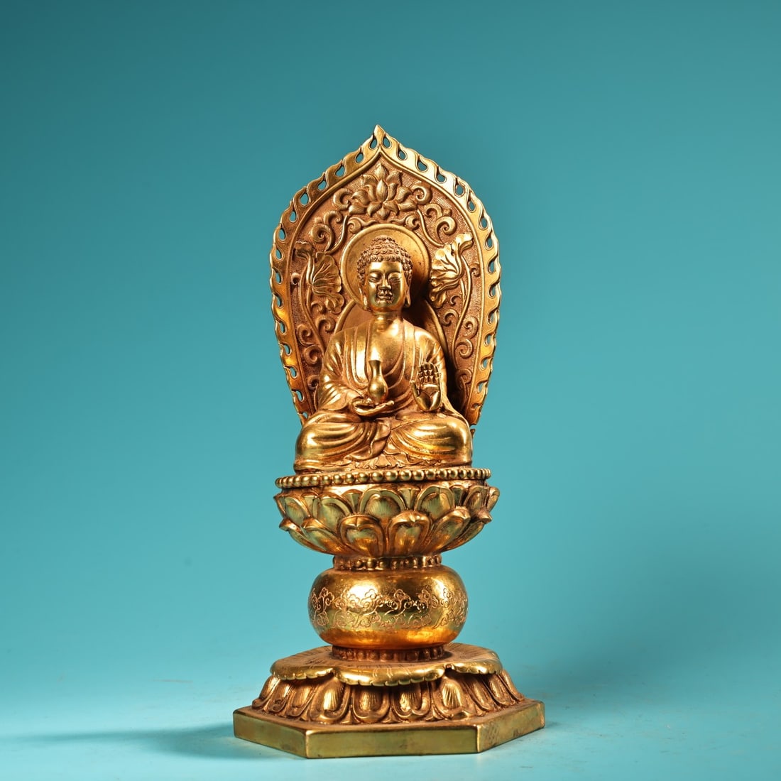 A Solemn Gilt Bronze Statue of Sakyamuni: A Solemn Gilt Bronze Statue of Sakyamuni,Ming Dynasty,China,Xuande Four-character