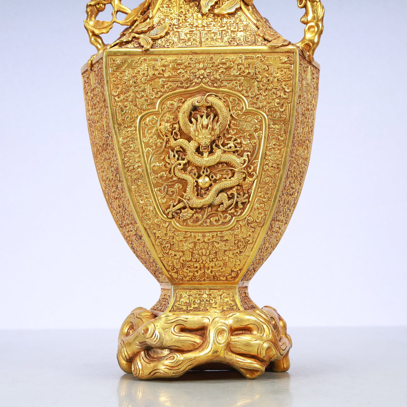 A Exquisite Gilt Bronze Lotus Pattern Dragon Pattern Double-Ears Vase - 3