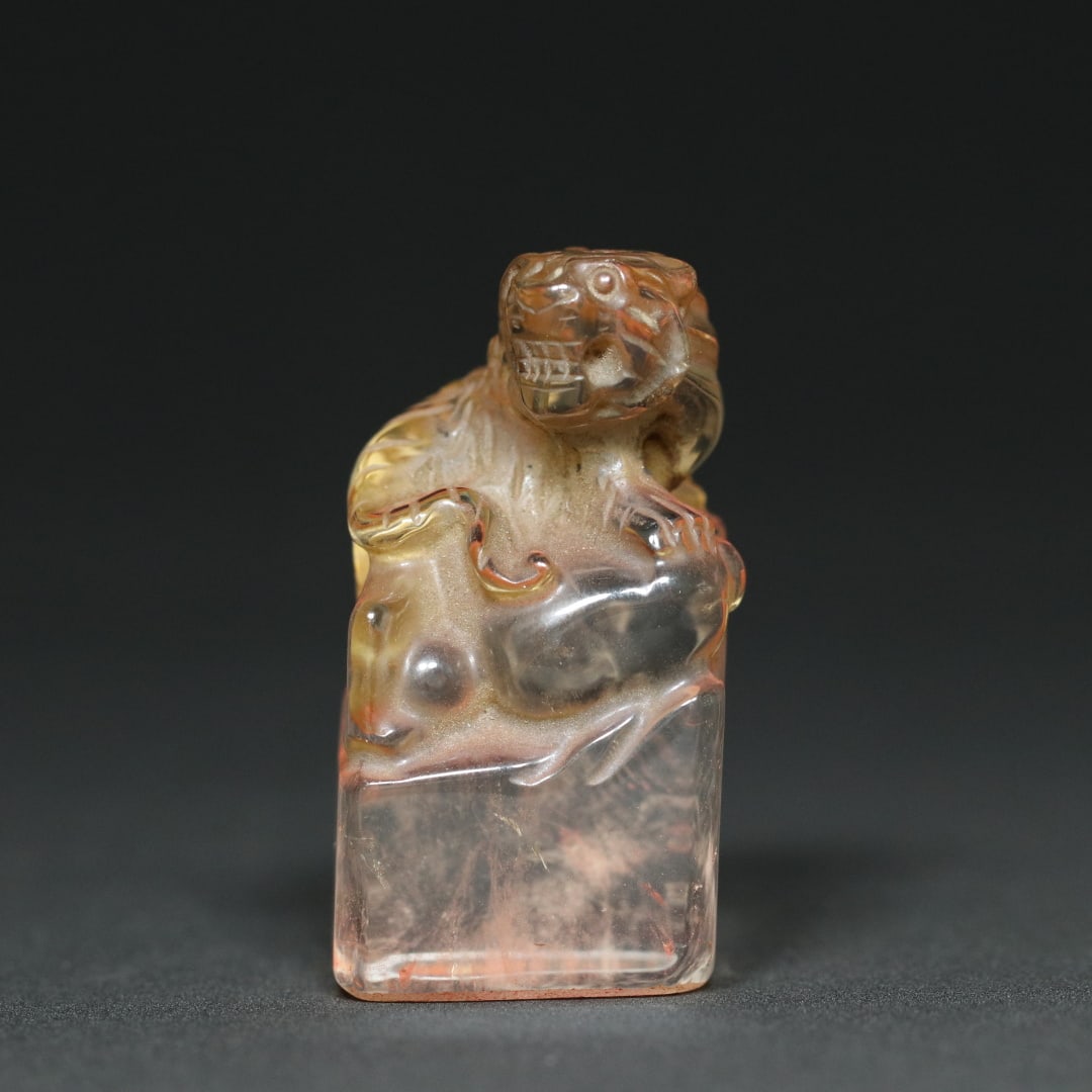 An Exquisite Crystal Auspicious Beast-Shaped Seal: An Exquisite Crystal Auspicious Beast-Shaped Seal,Qing Dynasty,China,Size:1inx1inx2in,Weight:61.6g水晶瑞兽形印章,中国清代,Size:2.6cmx2