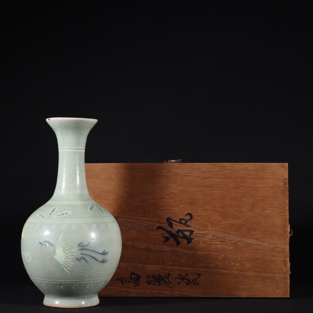 An Exquisite Celadon Crane Pattern Vase: An Exquisite Celadon Crane Pattern Vase,Song Dynasty,China,Size:7.7inx4.3in青瓷鹤纹瓶,中国宋代,Size:19.5cmx11cm