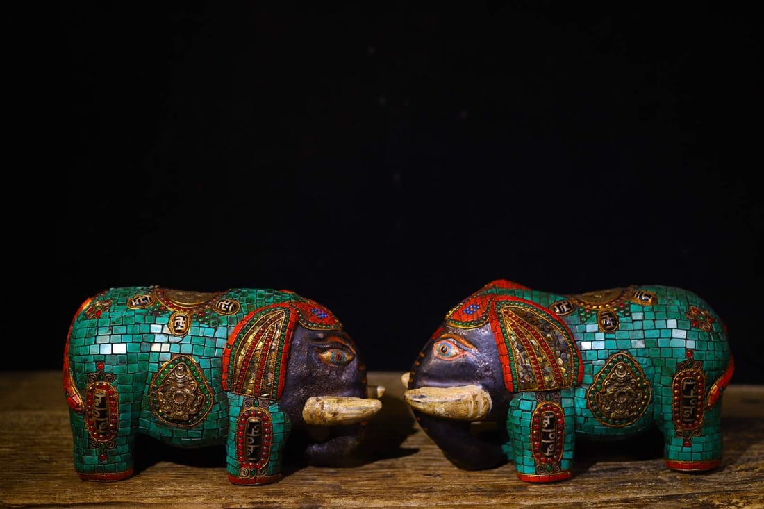 A Pair of Exquisite Meteorite Inlaid Dzi Bead and Turquoise Statue of Ganeshe: A Pair of Exquisite Meteorite Inlaid Dzi Bead and Turquoise Statue of Ganeshe,Qing Dynasty,China,Size:5.1inx8.3in,Weight:7000g一对陨石镶天珠和绿&#