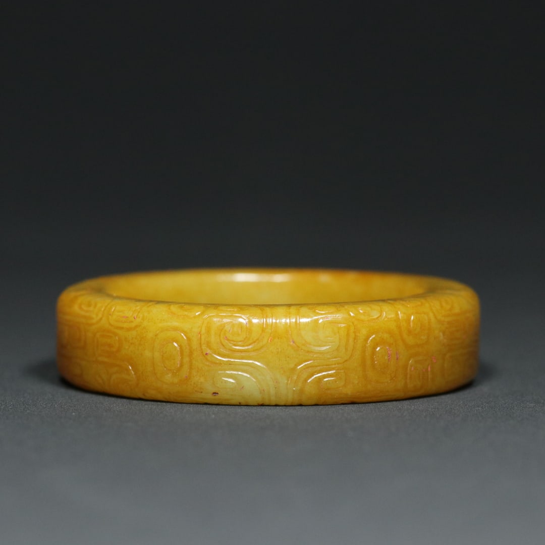 An Exquisite White Jade Beast-Face Pattern Bracelets: An Exquisite White Jade Beast-Face Pattern