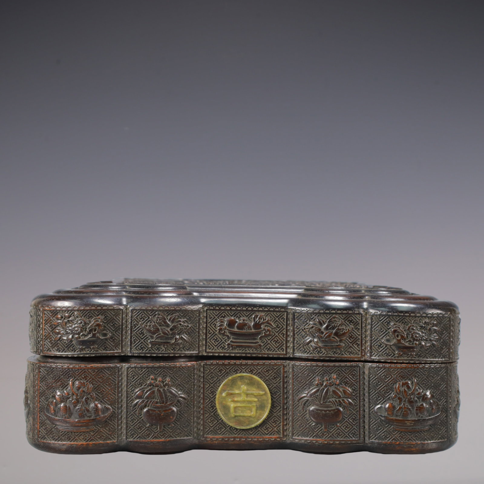 A Exquisite Zitanwood Dragon and Phoenix Pattern Flower Pattern Box: A Exquisite Zitanwood Dragon and Phoenix Pattern Flower Pattern Box Qing Dynasty, China Size:9.8inx9.8inx3.2in
