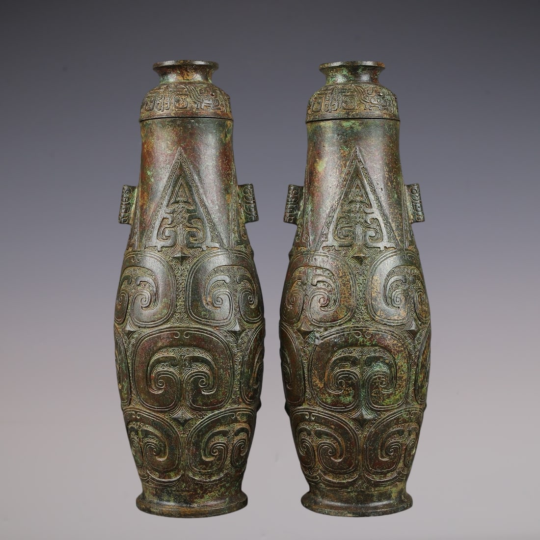 A Pair of Archaic Bronze Double-Ears Vases with Cover,With Inscription (1 of 9)
