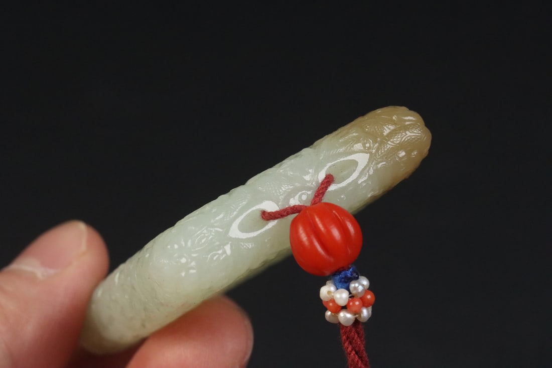 An Exquisite White Jade Dragon Pattern Pendant - 10